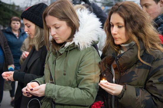 Flowers laid in memory of An-148 crash victims