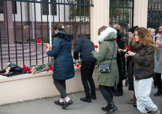 Flowers laid in memory of An-148 crash victims