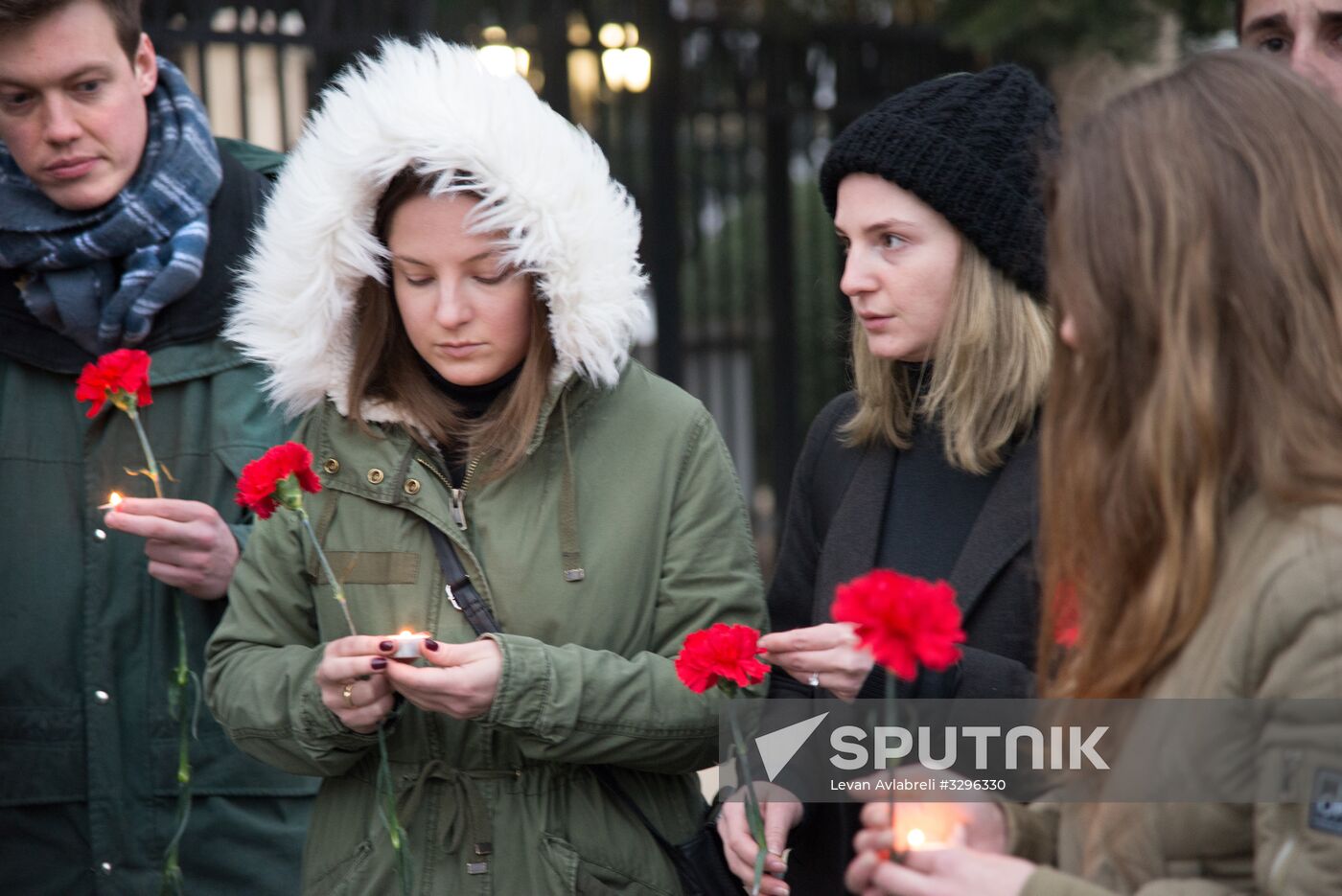 Flowers laid in memory of An-148 crash victims