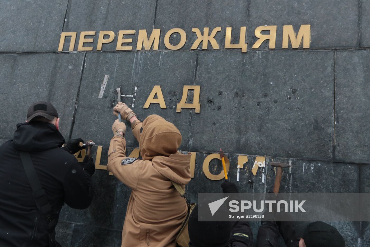 Nationalists vandalize Monument of Glory in Lviv