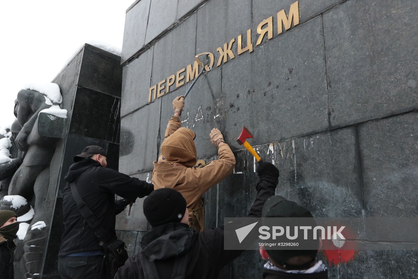 Nationalists vandalize Monument of Glory in Lviv