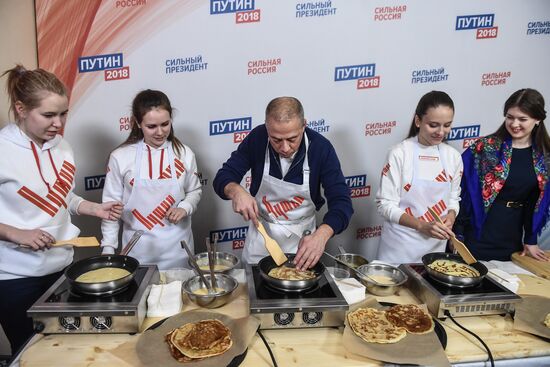 Celebrating Maslenitsa at Vladimir Putin's campaign headquarters