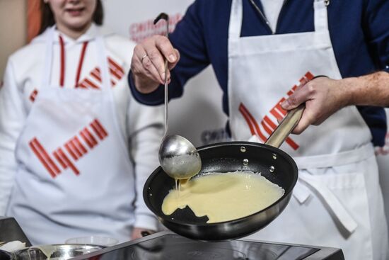 Celebrating Maslenitsa at Vladimir Putin's campaign headquarters