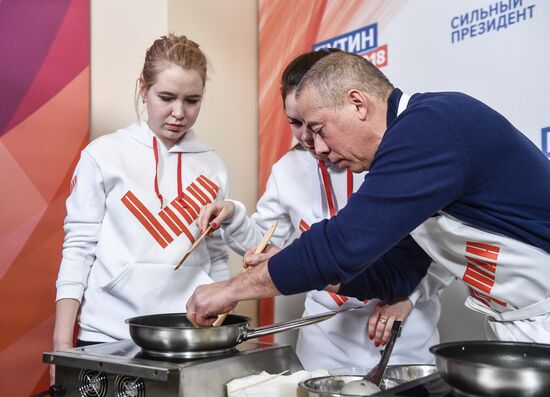 Celebrating Maslenitsa at Vladimir Putin's campaign headquarters