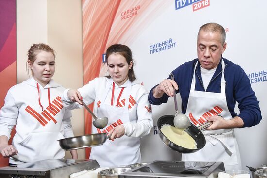 Celebrating Maslenitsa at Vladimir Putin's campaign headquarters