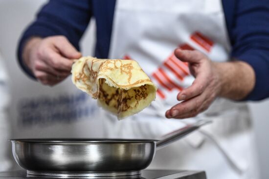 Celebrating Maslenitsa at Vladimir Putin's campaign headquarters