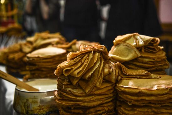 Celebrating Maslenitsa at Vladimir Putin's campaign headquarters
