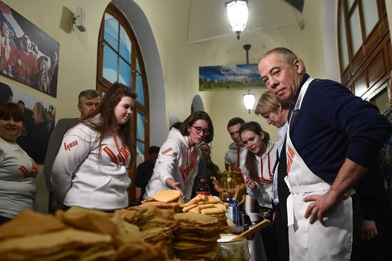 Celebrating Maslenitsa at Vladimir Putin's campaign headquarters