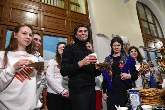 Celebrating Maslenitsa at Vladimir Putin's campaign headquarters