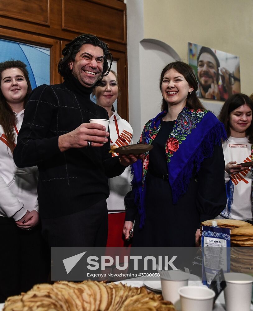 Celebrating Maslenitsa at Vladimir Putin's campaign headquarters