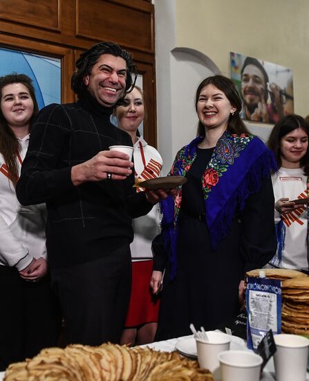 Celebrating Maslenitsa at Vladimir Putin's campaign headquarters