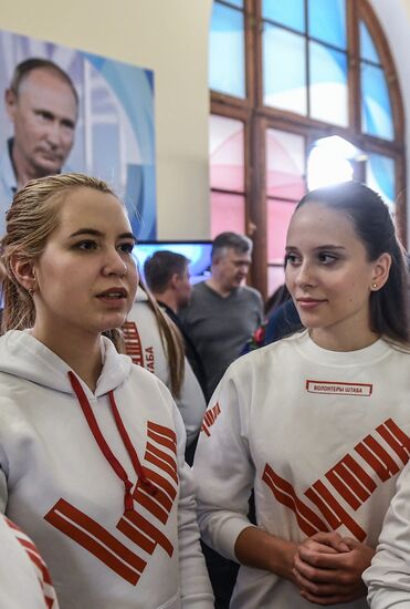 Celebrating Maslenitsa at Vladimir Putin's campaign headquarters