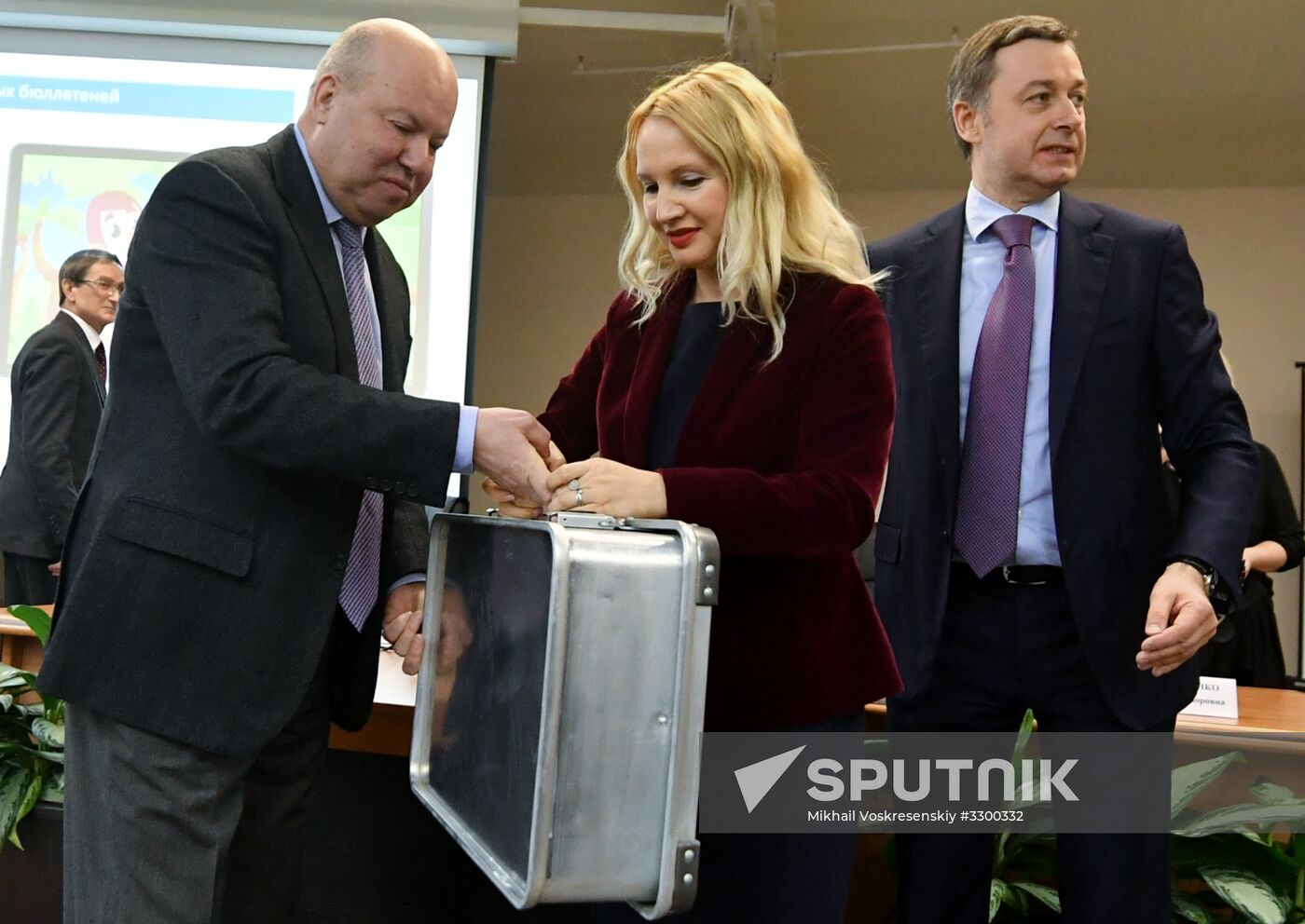 CEC receives ballots for polling stations abroad