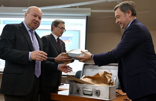 CEC sends ballots for polling stations abroad