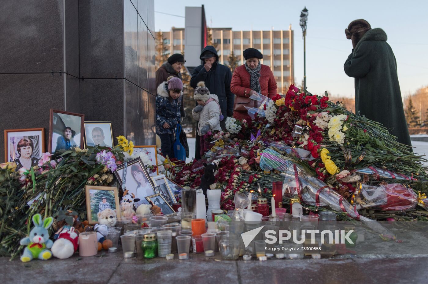 Flowers in memory of An-148 airplane crash victims