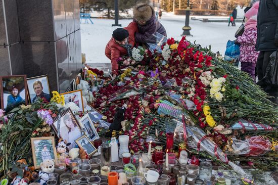 Flowers in memory of An-148 airplane crash victims