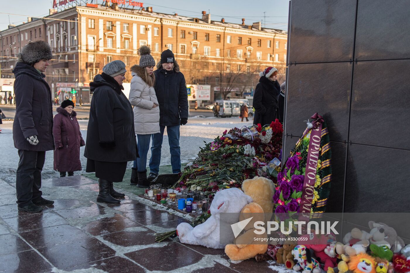 Flowers in memory of An-148 airplane crash victims