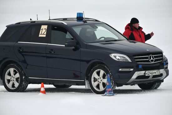 Federal Guard Service's special drivers in passenger car driving contest