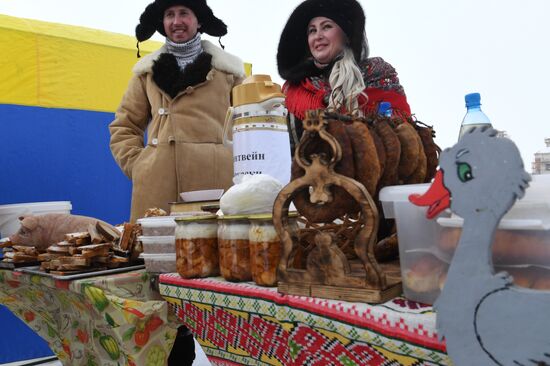 Maslenitsa festivities in Suzdal