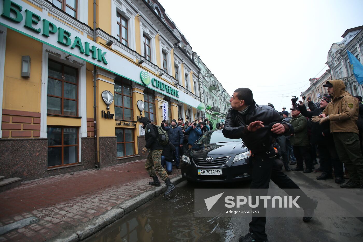 Radicals in Kiev commit anti-Russian acts