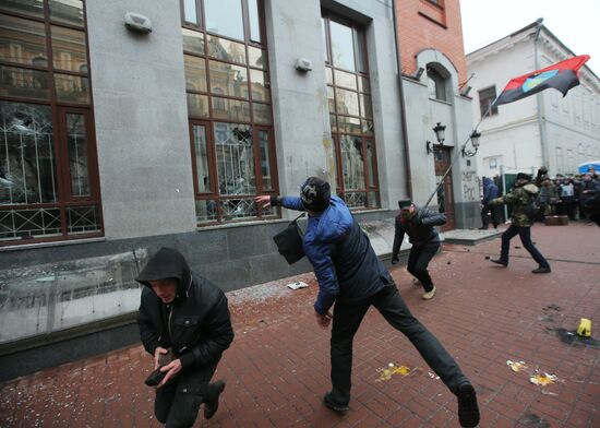 Radicals in Kiev commit anti-Russian acts