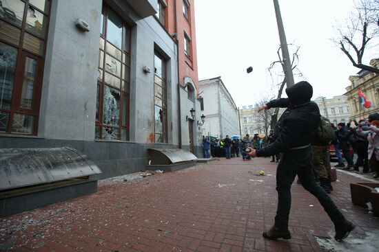 Radicals in Kiev commit anti-Russian acts