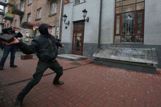 Radicals in Kiev commit anti-Russian acts