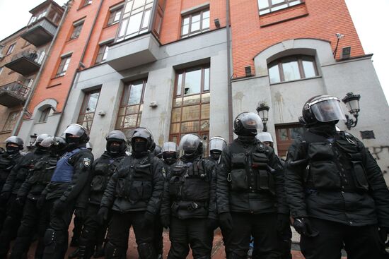 Radicals in Kiev commit anti-Russian acts