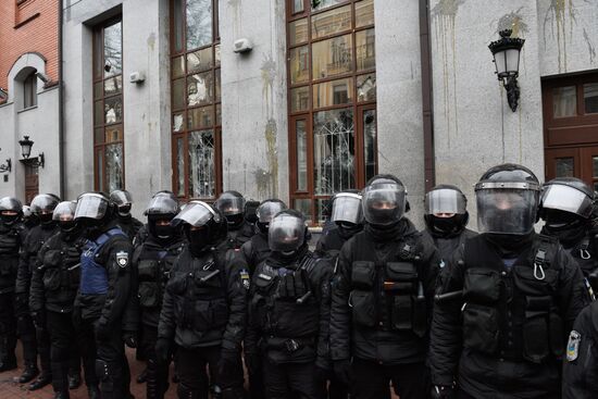 Radicals in Kiev commit anti-Russian acts