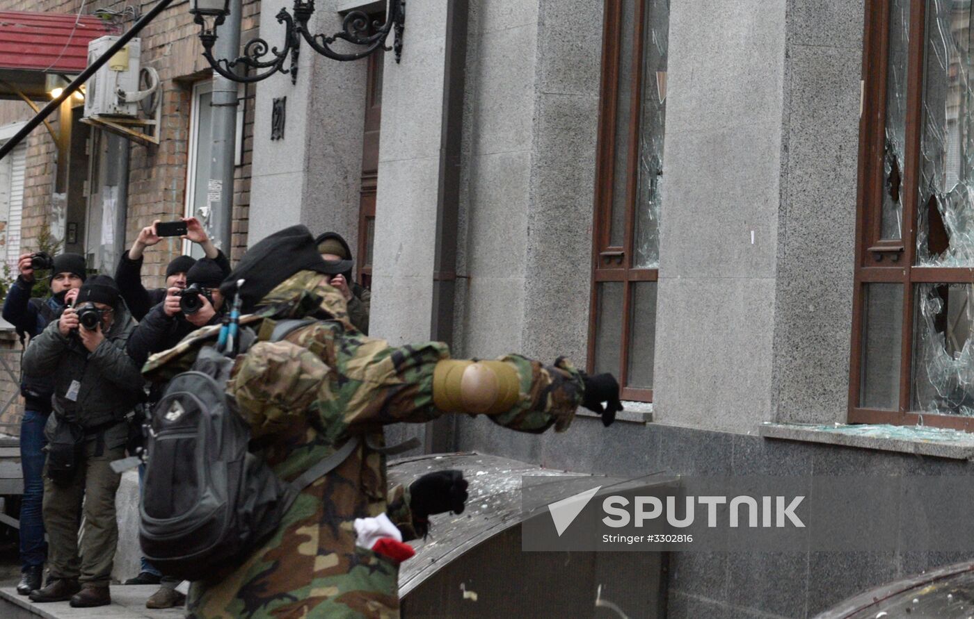 Radicals in Kiev commit anti-Russian acts