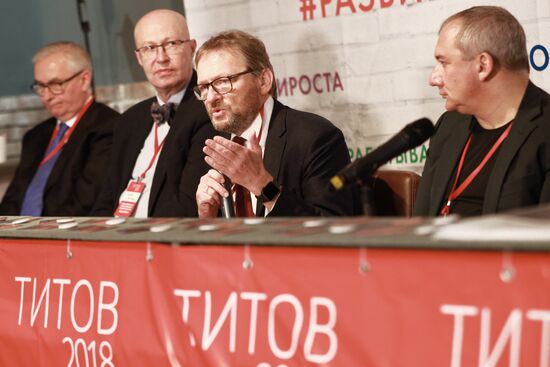 Boris Titov meets with his campaign supporters