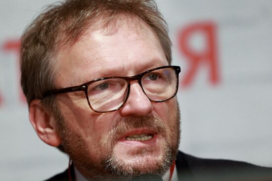 Boris Titov meets with his campaign supporters