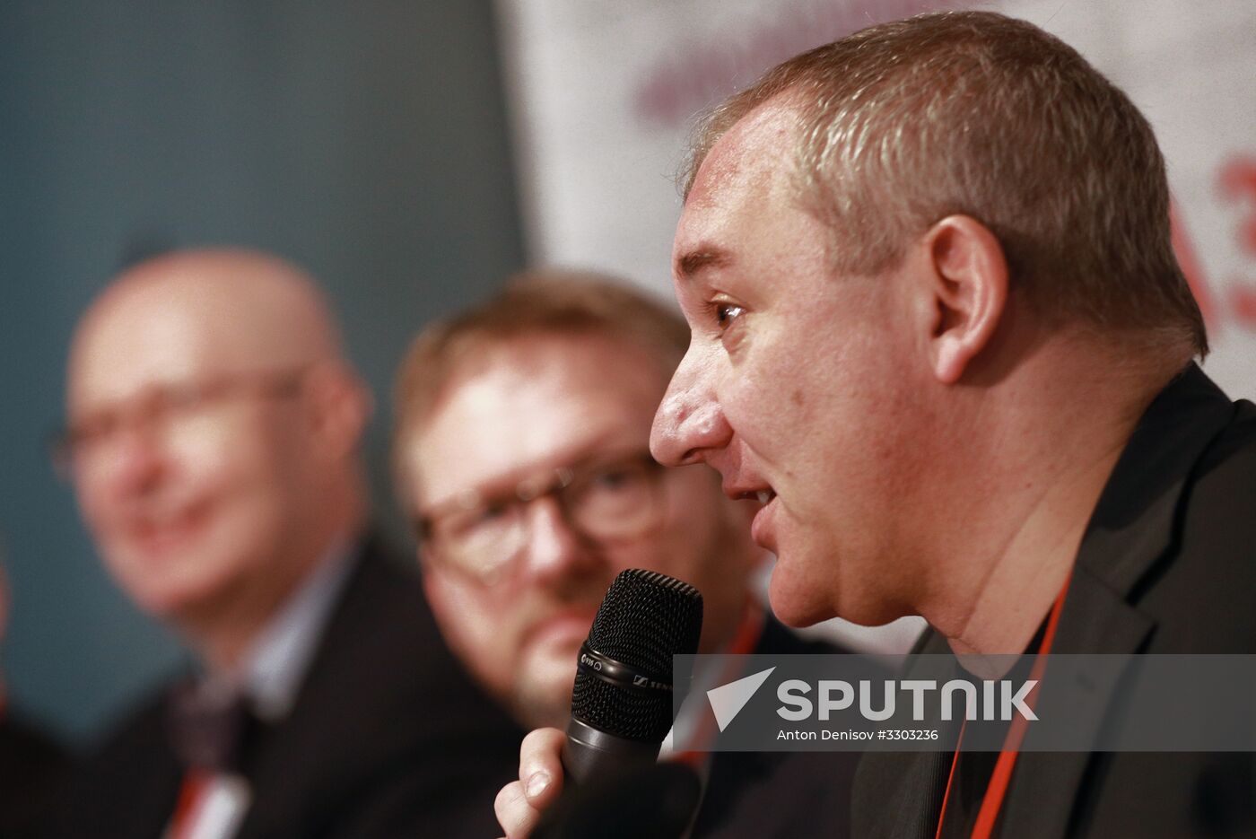 Boris Titov meets with his campaign supporters