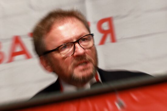 Boris Titov meets with his campaign supporters