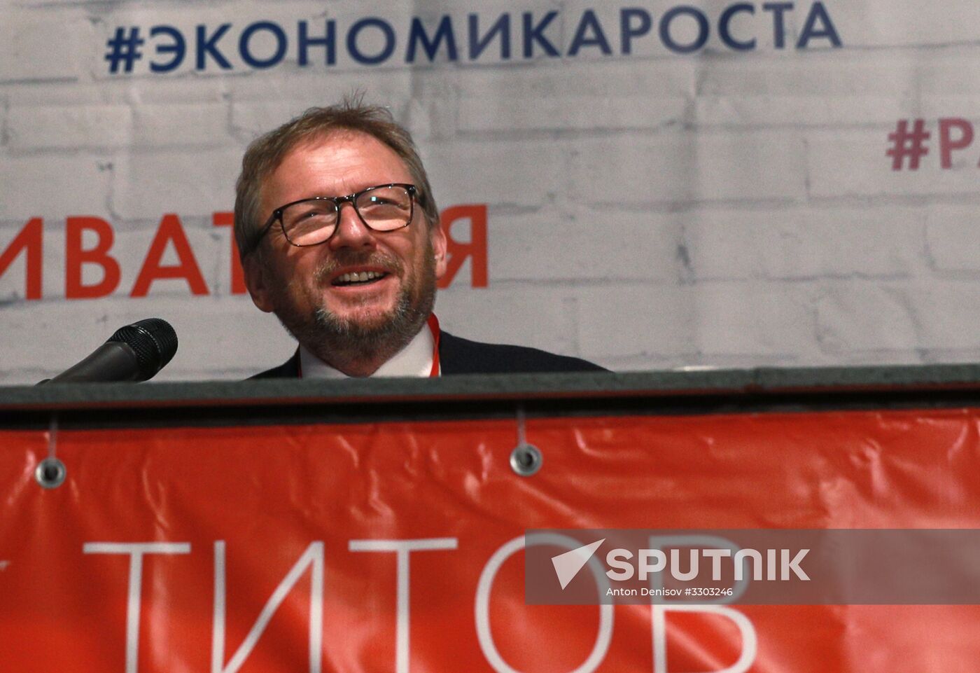 Boris Titov meets with his campaign supporters