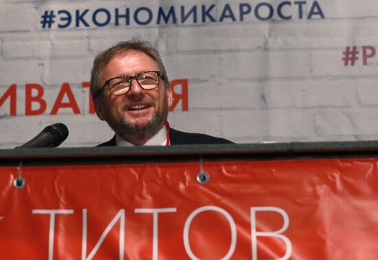 Boris Titov meets with his campaign supporters
