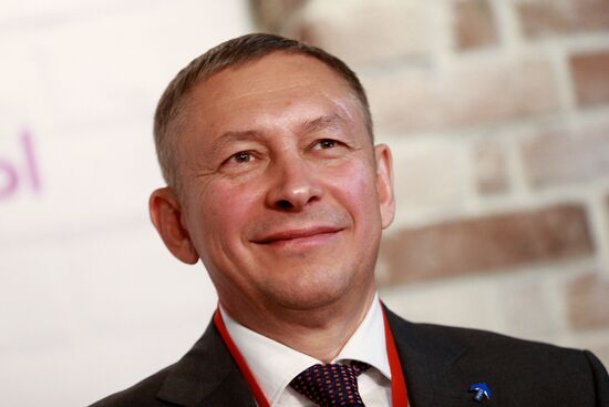 Boris Titov meets with his campaign supporters