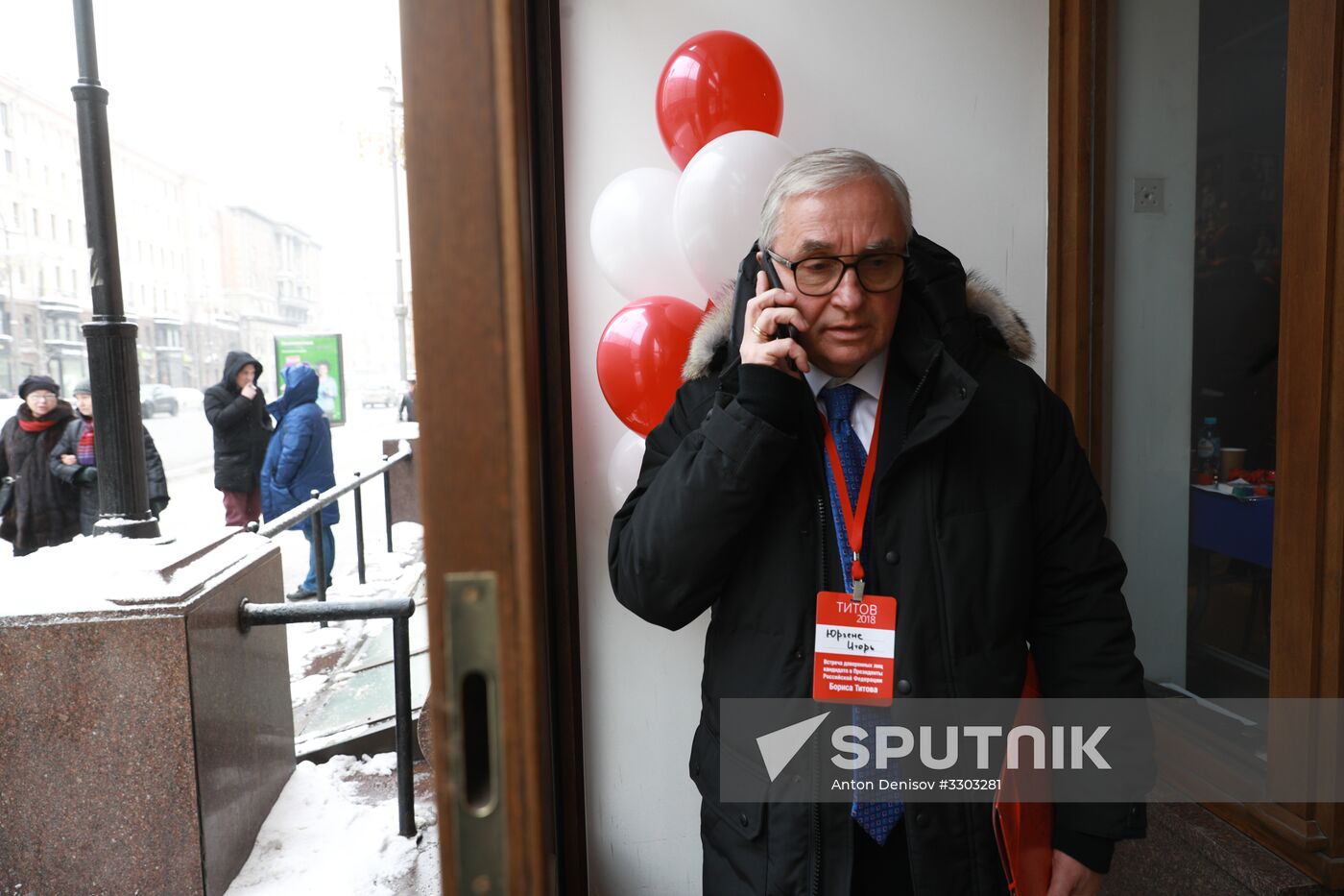 Boris Titov meets with his campaign supporters
