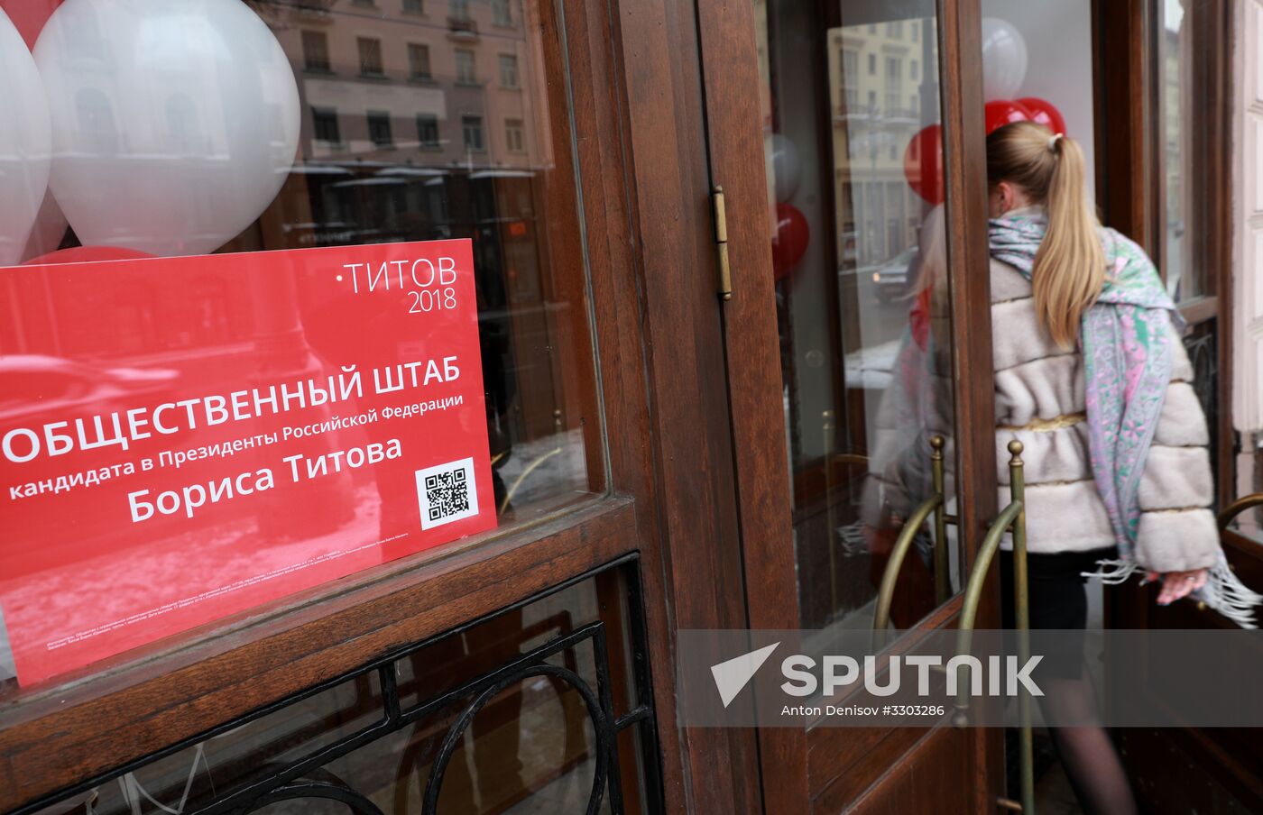 Boris Titov meets with his campaign supporters