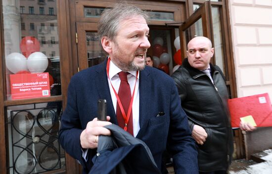 Boris Titov meets with his campaign supporters