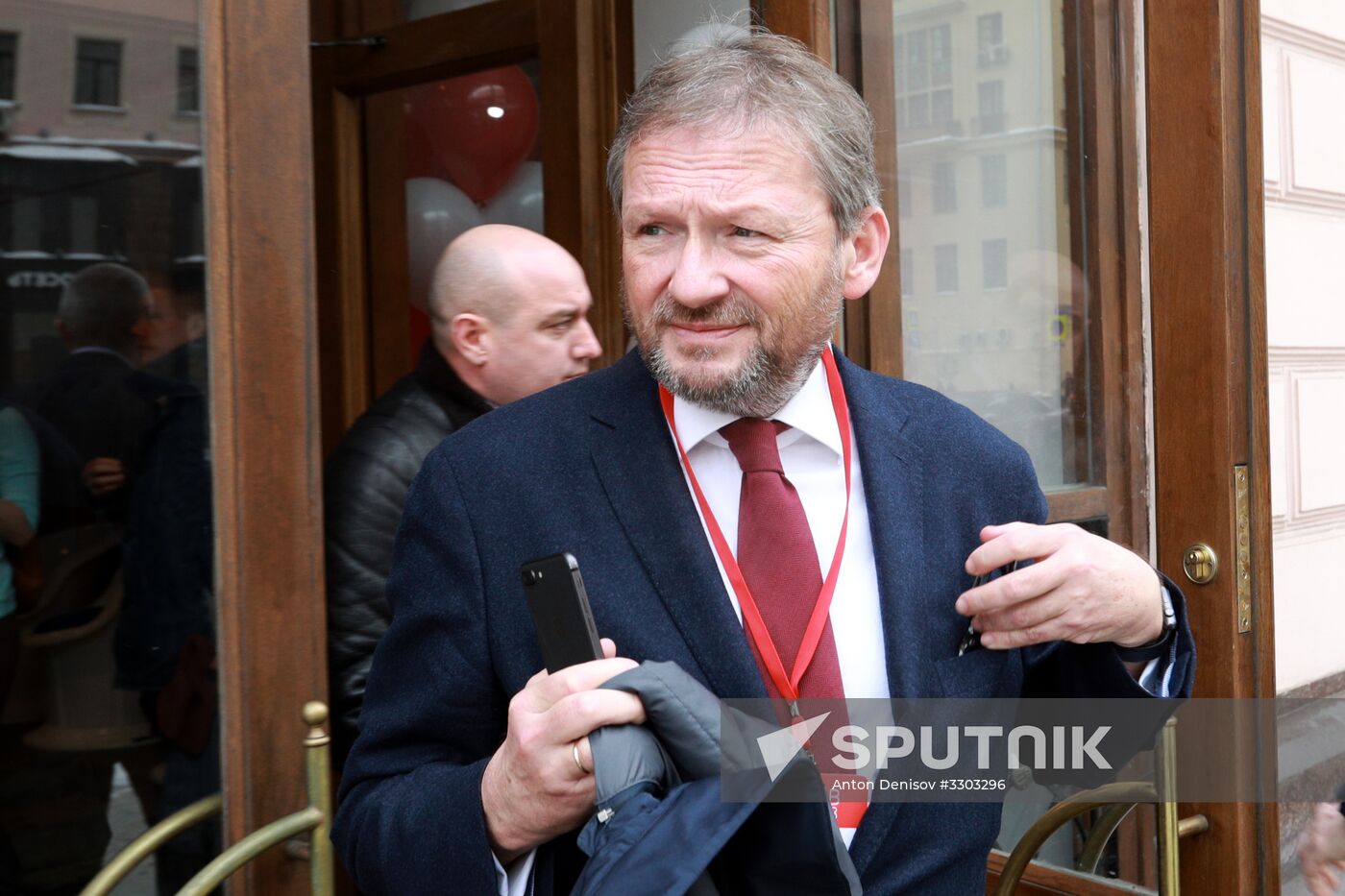 Boris Titov meets with his campaign supporters