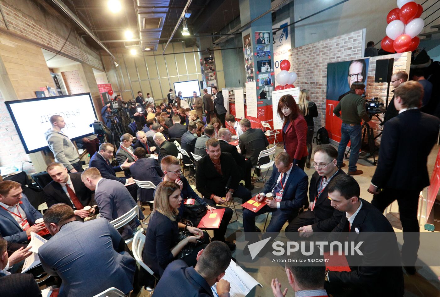 Boris Titov meets with his campaign supporters