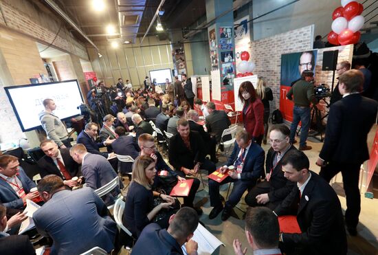 Boris Titov meets with his campaign supporters