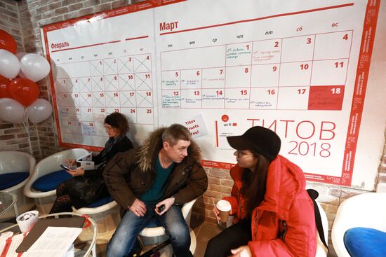 Boris Titov meets with his campaign supporters