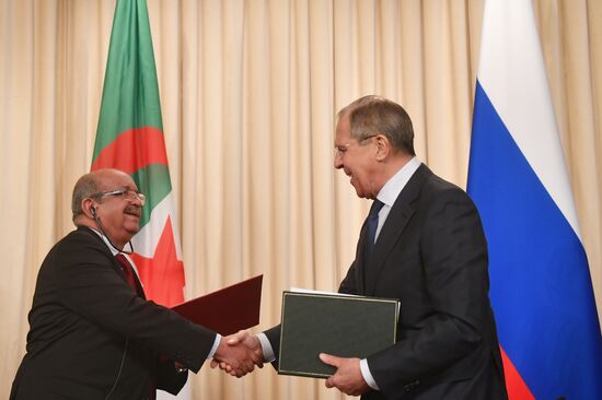 Russian Foreign Minister Sergei Lavrov meets with his Algerian counterpart Abdelkader Messahel