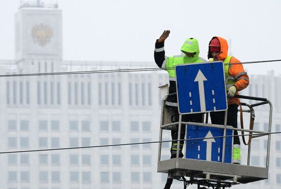 Traffic Signs Mounting