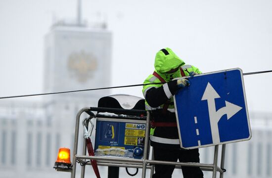 Traffic Signs Mounting