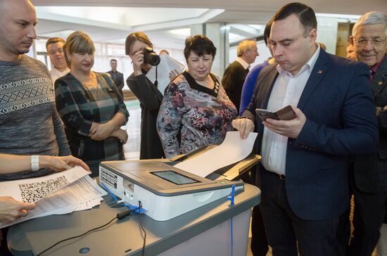 Ballot paper processing complex presented in Simferopol