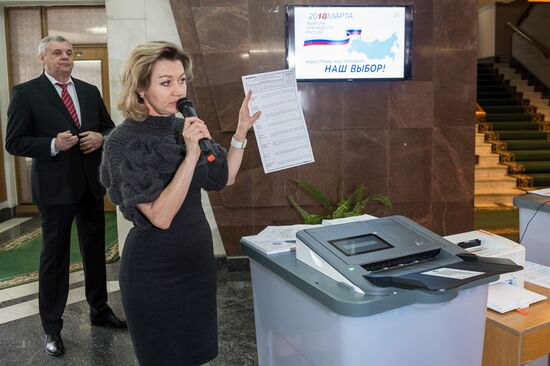 Ballot paper processing complex presented in Simferopol