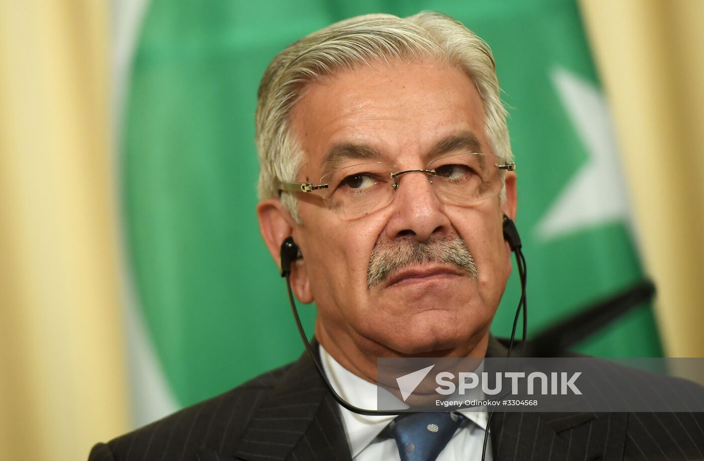 Russian Foreign Minister Sergei Lavrov meets with Foreign Minister of Pakistan Khawaja Muhammad Asif
